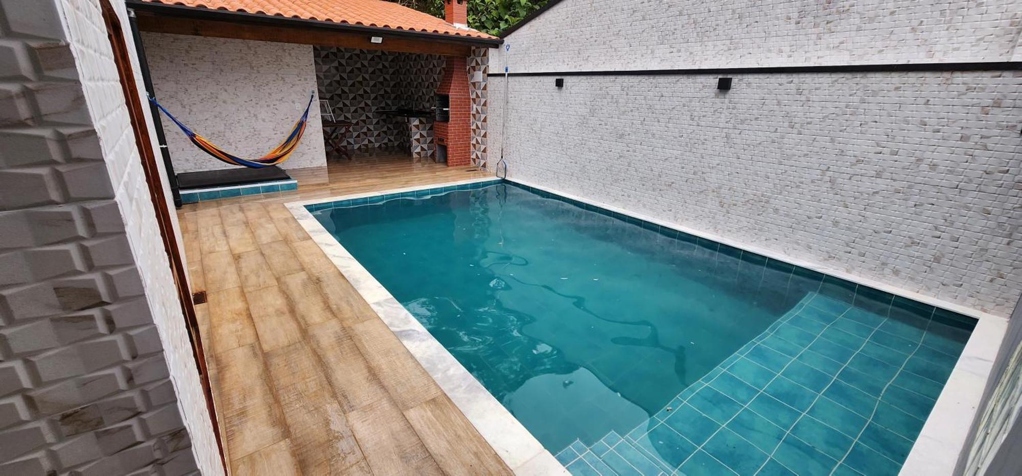 Sobrado Com Piscina Vermelha Do Norte *